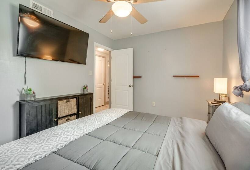 Family Friendly Leland Home W/ Patio & Grill