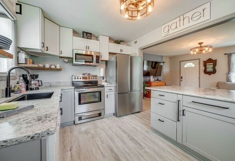 Family Friendly Leland Home W/ Patio & Grill