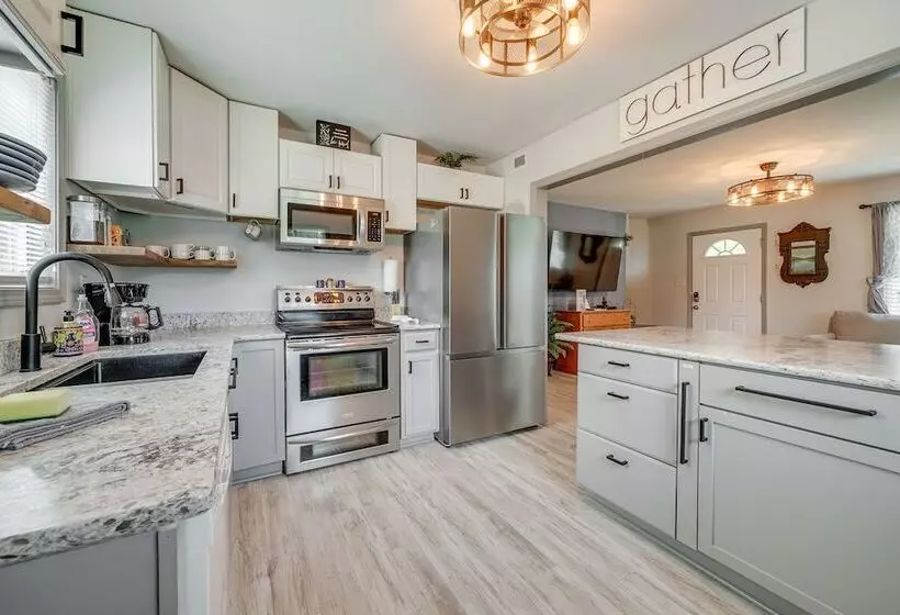 Family Friendly Leland Home W/ Patio & Grill