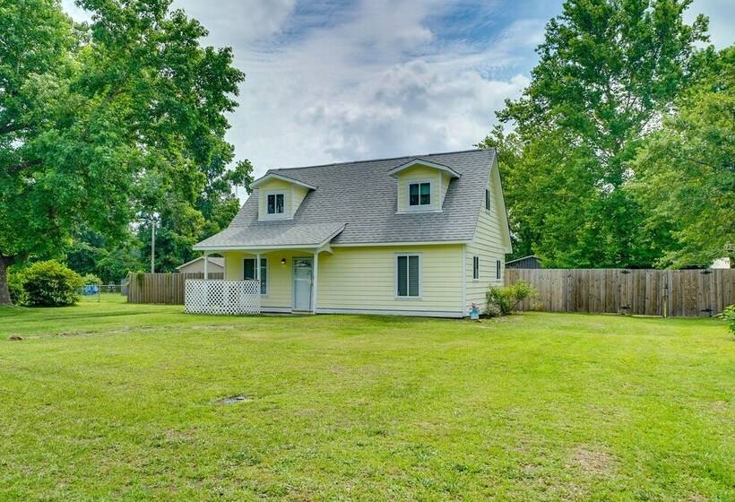 Family Friendly Leland Home W/ Patio & Grill