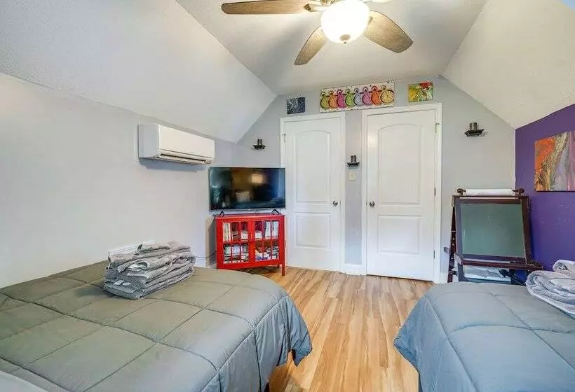 Family Friendly Leland Home W/ Patio & Grill