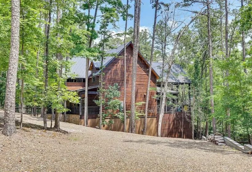 Gorgeous Broken Bow Family Home W/ Private Hot Tub