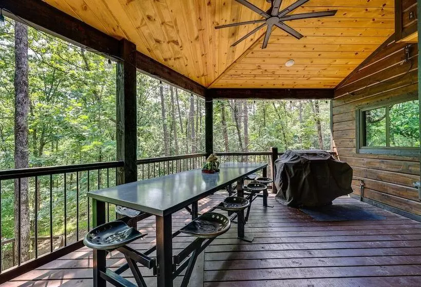 Gorgeous Broken Bow Family Home W/ Private Hot Tub