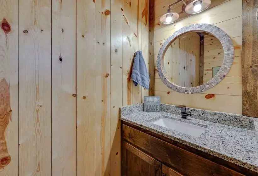 Gorgeous Broken Bow Family Home W/ Private Hot Tub