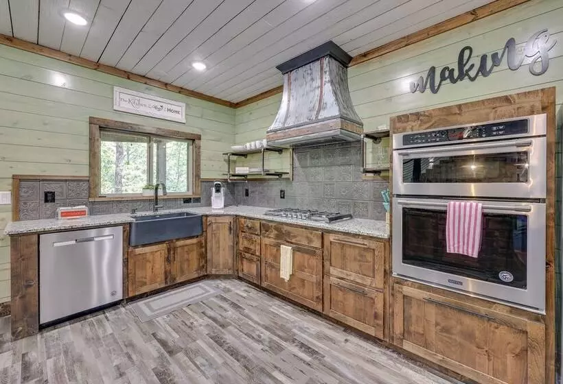 Gorgeous Broken Bow Family Home W/ Private Hot Tub