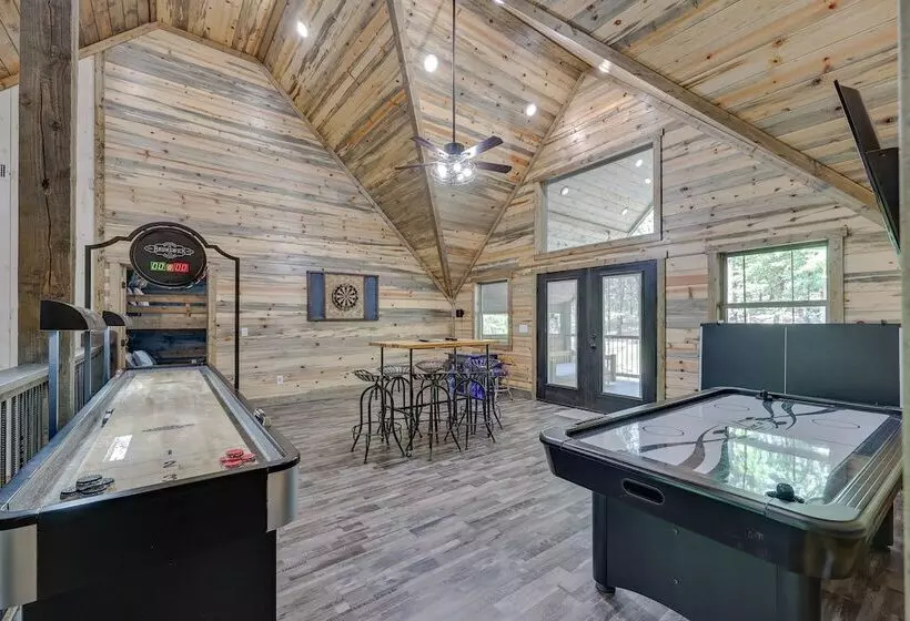 Gorgeous Broken Bow Family Home W/ Private Hot Tub