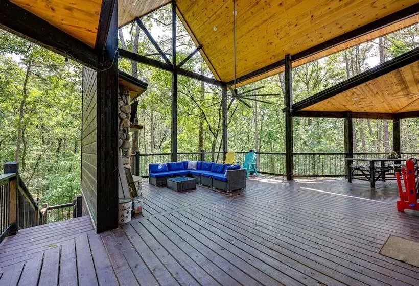 Gorgeous Broken Bow Family Home W/ Private Hot Tub