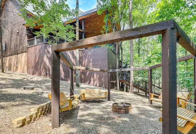Gorgeous Broken Bow Family Home W/ Private Hot Tub