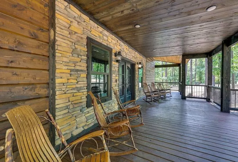 Gorgeous Broken Bow Family Home W/ Private Hot Tub