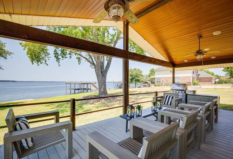 Cedar Creek Lake Views: Gorgeous Mabank House!