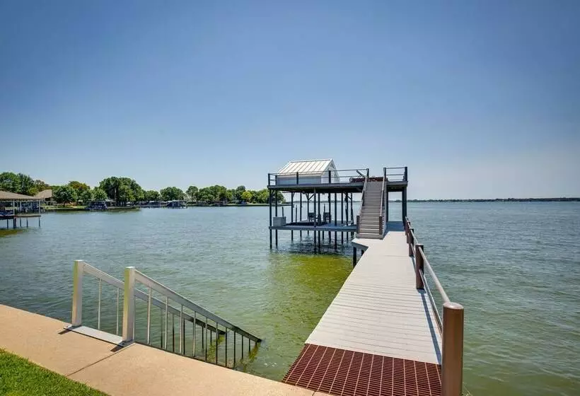 Cedar Creek Lake Views: Gorgeous Mabank House!