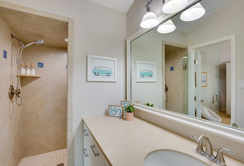 Cedar Creek Lake Views: Gorgeous Mabank House!