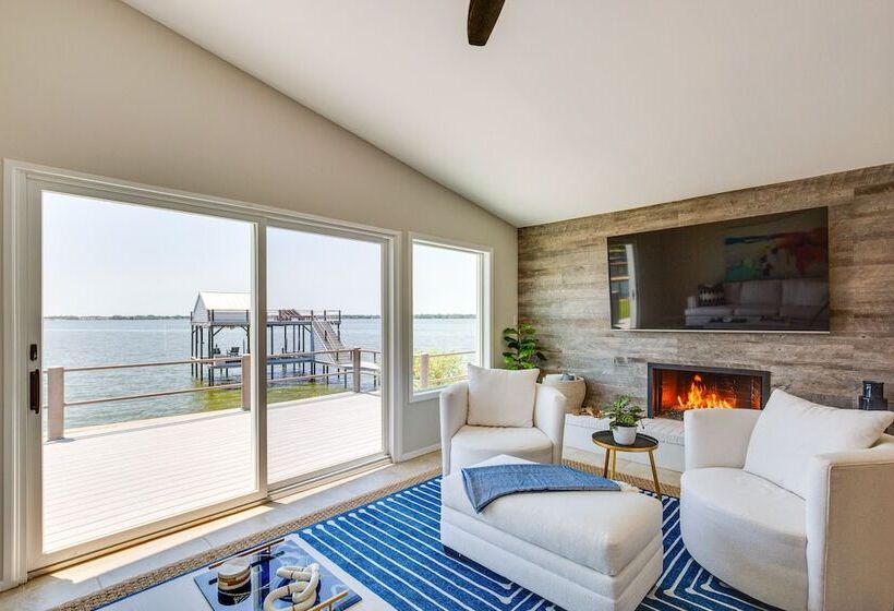 Cedar Creek Lake Views: Gorgeous Mabank House!