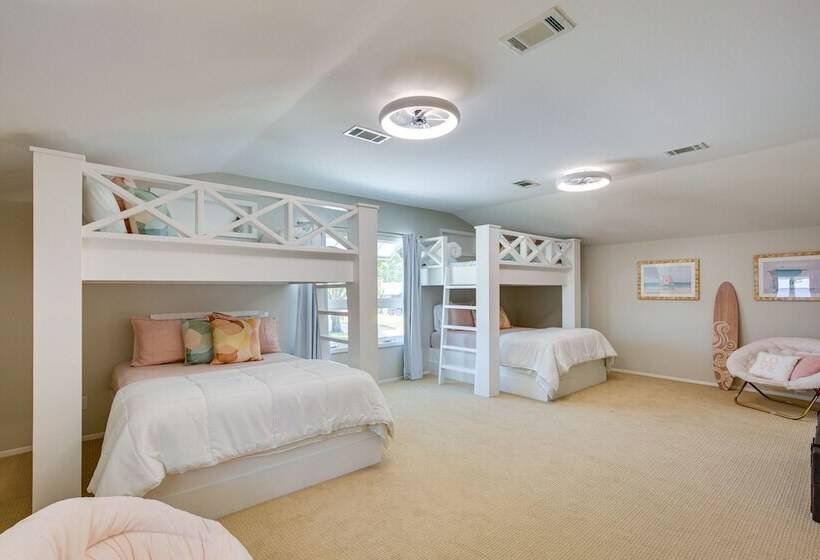 Cedar Creek Lake Views: Gorgeous Mabank House!