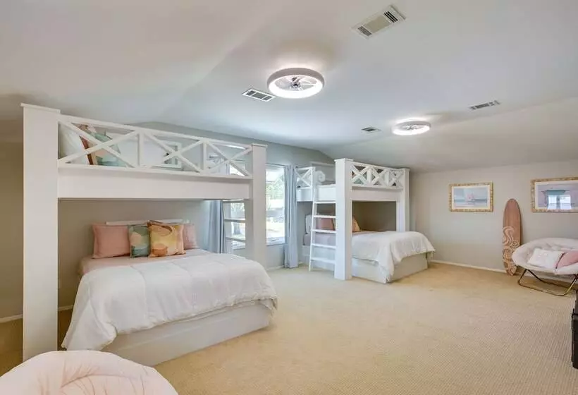 Cedar Creek Lake Views: Gorgeous Mabank House!