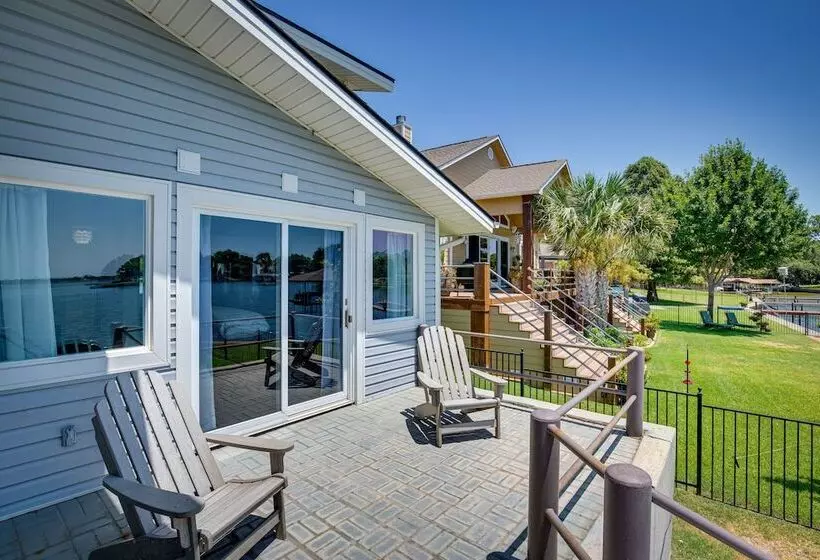 Cedar Creek Lake Views: Gorgeous Mabank House!