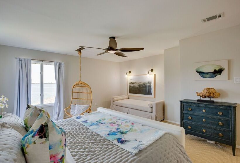 Cedar Creek Lake Views: Gorgeous Mabank House!