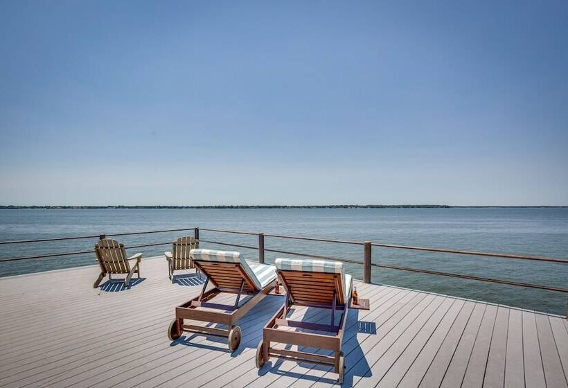 Cedar Creek Lake Views: Gorgeous Mabank House!