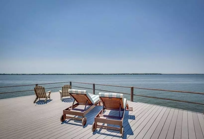 Cedar Creek Lake Views: Gorgeous Mabank House!