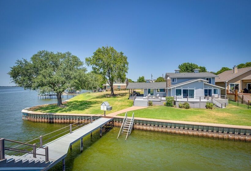 Cedar Creek Lake Views: Gorgeous Mabank House!