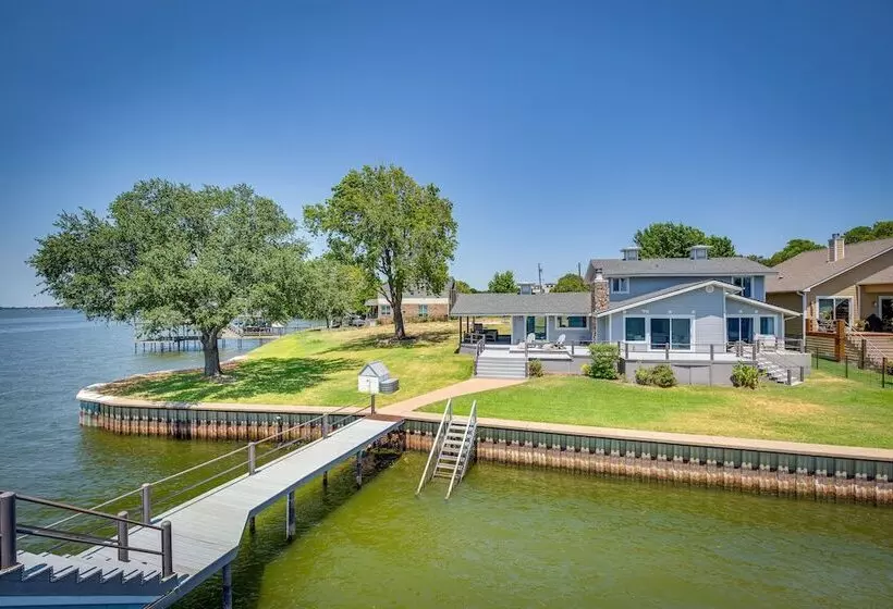 Cedar Creek Lake Views: Gorgeous Mabank House!