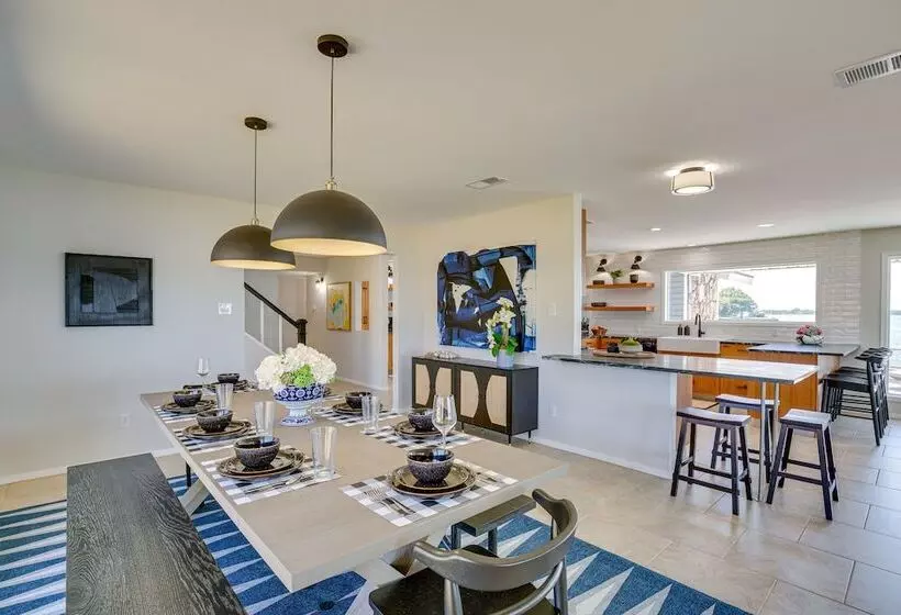 Cedar Creek Lake Views: Gorgeous Mabank House!