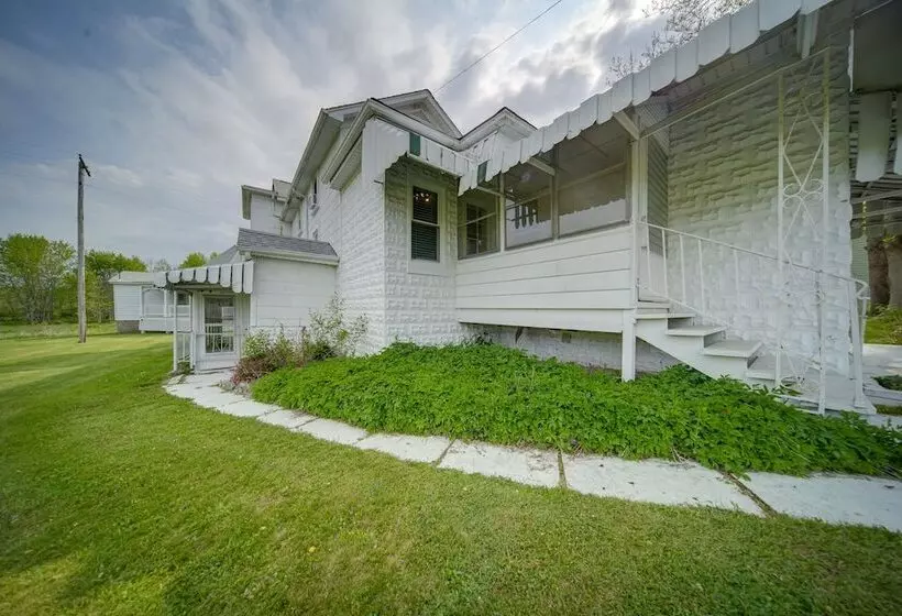 Historical Magnesia Springs Home, Near Kayaking!