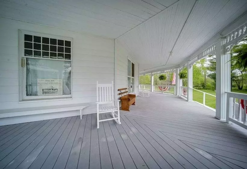 Historical Magnesia Springs Home, Near Kayaking!