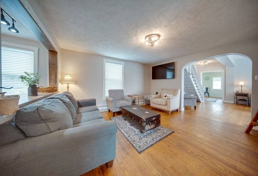 Historical Magnesia Springs Home, Near Kayaking!