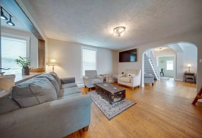 Historical Magnesia Springs Home, Near Kayaking!