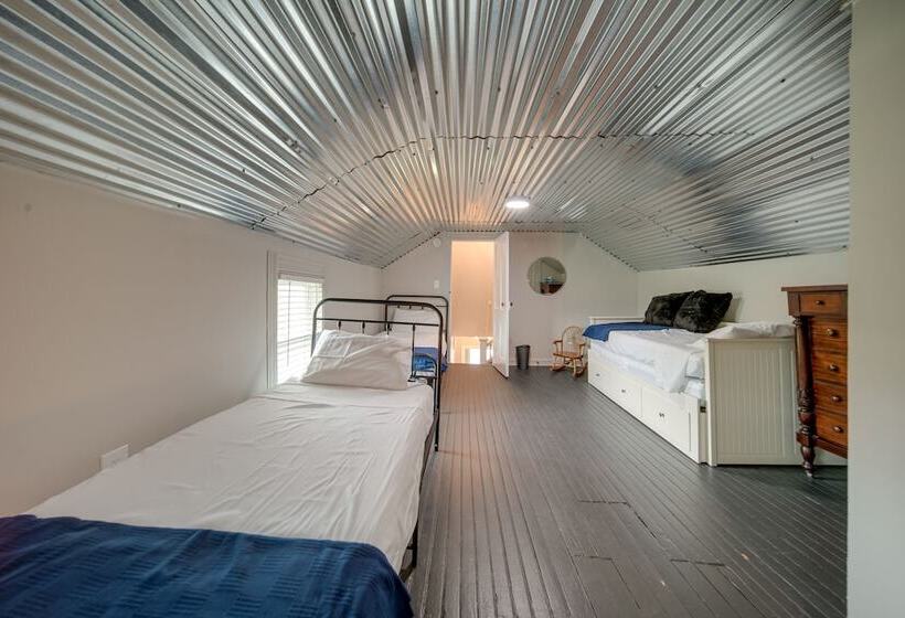 Historical Magnesia Springs Home, Near Kayaking!