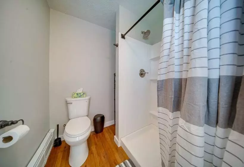 Historical Magnesia Springs Home, Near Kayaking!