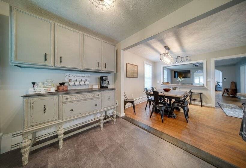 Historical Magnesia Springs Home, Near Kayaking!