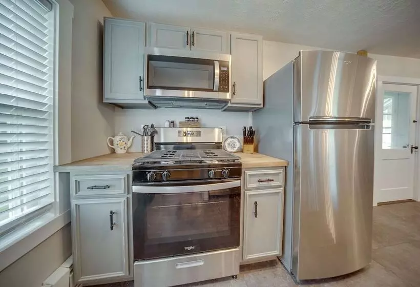 Historical Magnesia Springs Home, Near Kayaking!