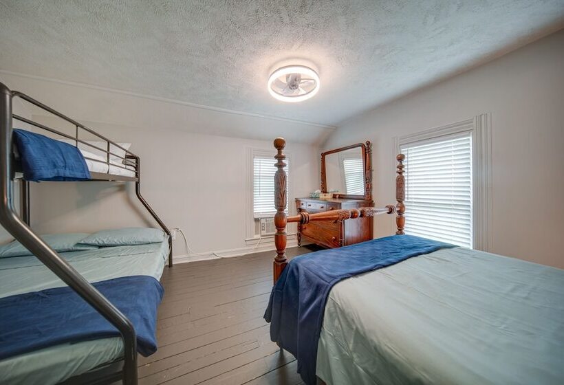 Historical Magnesia Springs Home, Near Kayaking!