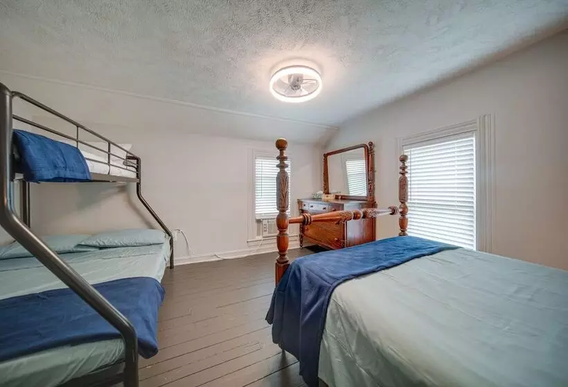 Historical Magnesia Springs Home, Near Kayaking!