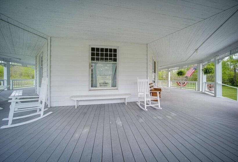 Historical Magnesia Springs Home, Near Kayaking!