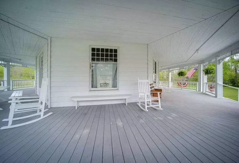 Historical Magnesia Springs Home, Near Kayaking!