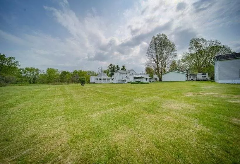 Historical Magnesia Springs Home, Near Kayaking!