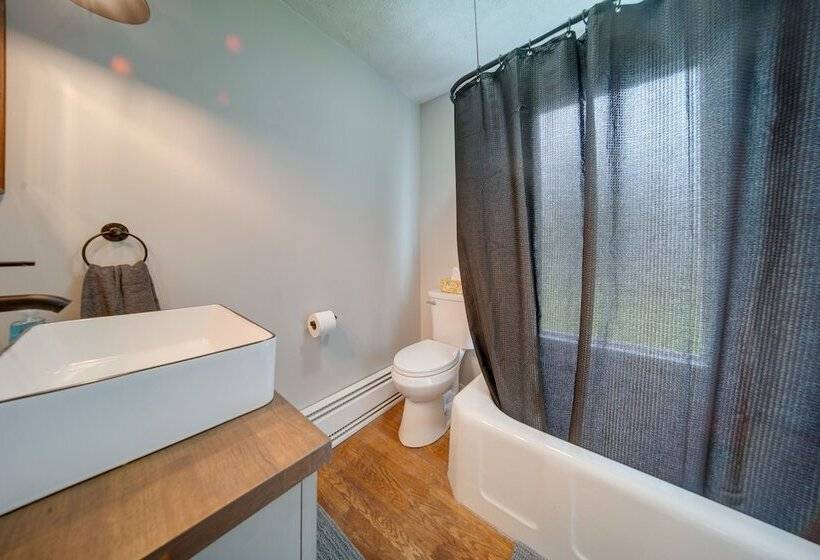 Historical Magnesia Springs Home, Near Kayaking!