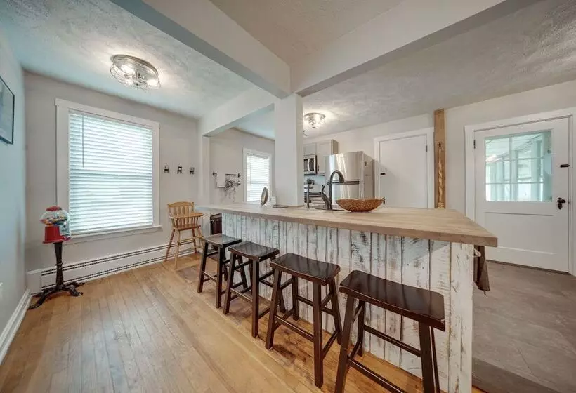 Historical Magnesia Springs Home, Near Kayaking!