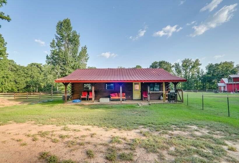 Kilgore Gem: Pet Friendly Cabin W/ Duck Pond!