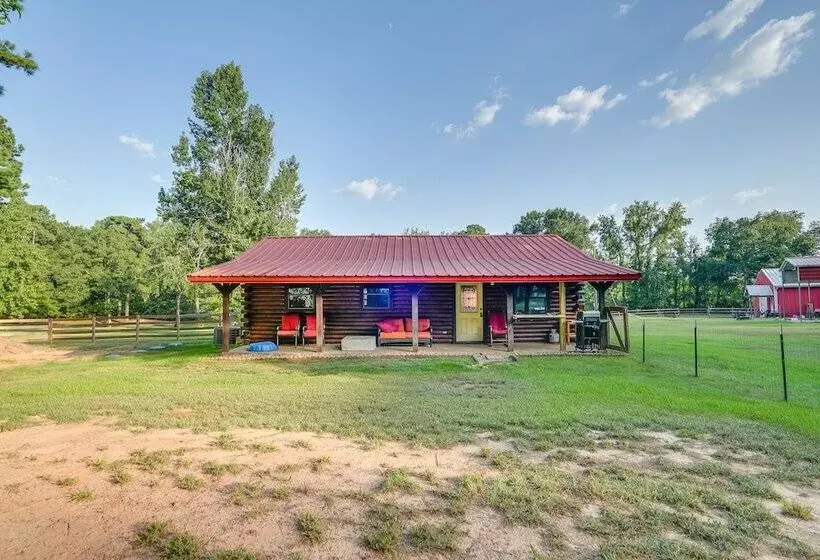 Kilgore Gem: Pet Friendly Cabin W/ Duck Pond!