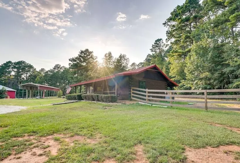 Kilgore Gem: Pet Friendly Cabin W/ Duck Pond!