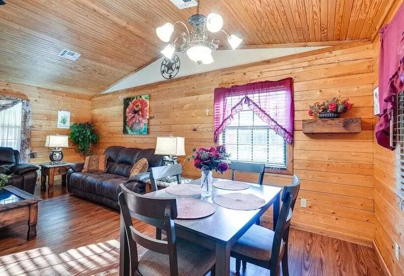 Kilgore Gem: Pet Friendly Cabin W/ Duck Pond!