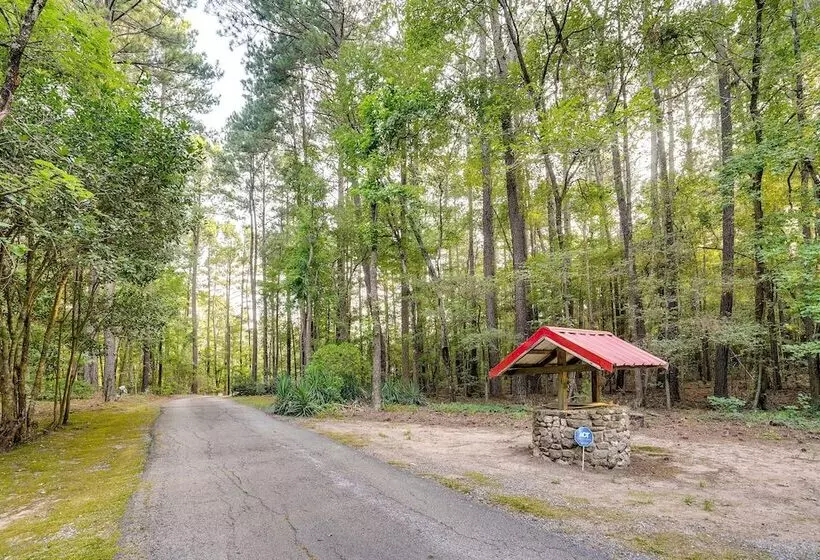 Kilgore Gem: Pet Friendly Cabin W/ Duck Pond!
