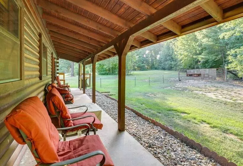 Kilgore Gem: Pet Friendly Cabin W/ Duck Pond!