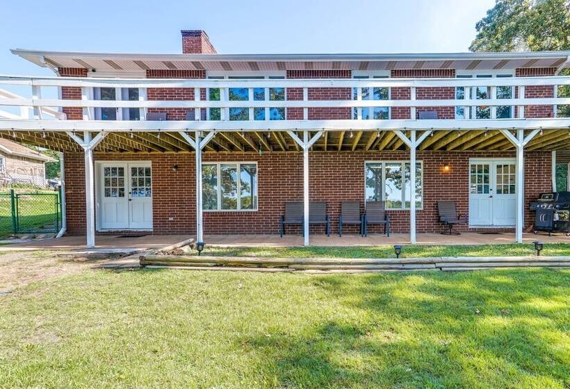 Lakefront Arkansas Escape W/ Grill, Dock & Kayaks!