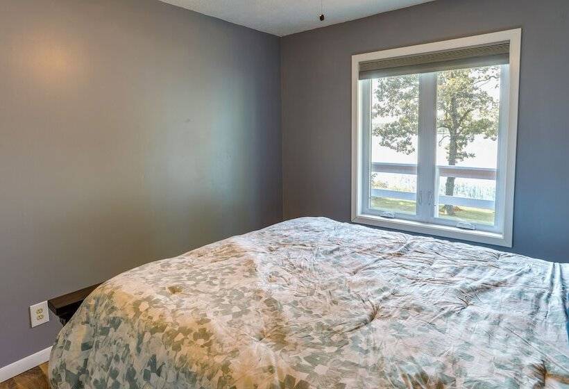 Lakefront Arkansas Escape W/ Grill, Dock & Kayaks!