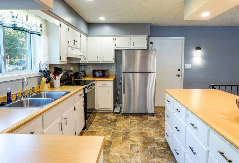 Lakefront Arkansas Escape W/ Grill, Dock & Kayaks!